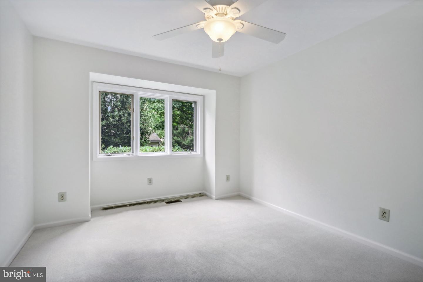 1002 Kennett Way