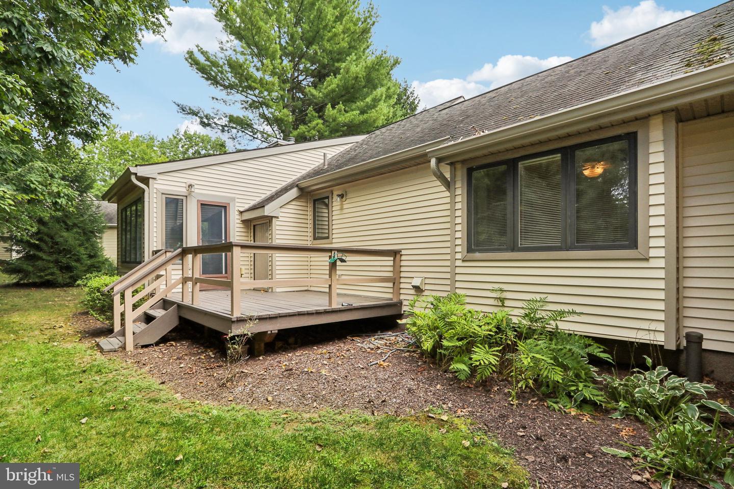 1002 Kennett Way