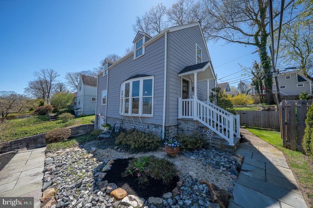 30 MIDLAND AVENUE