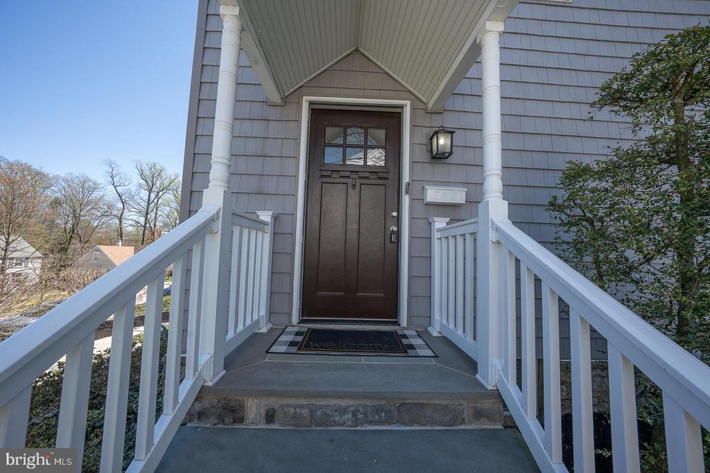 30 MIDLAND AVENUE