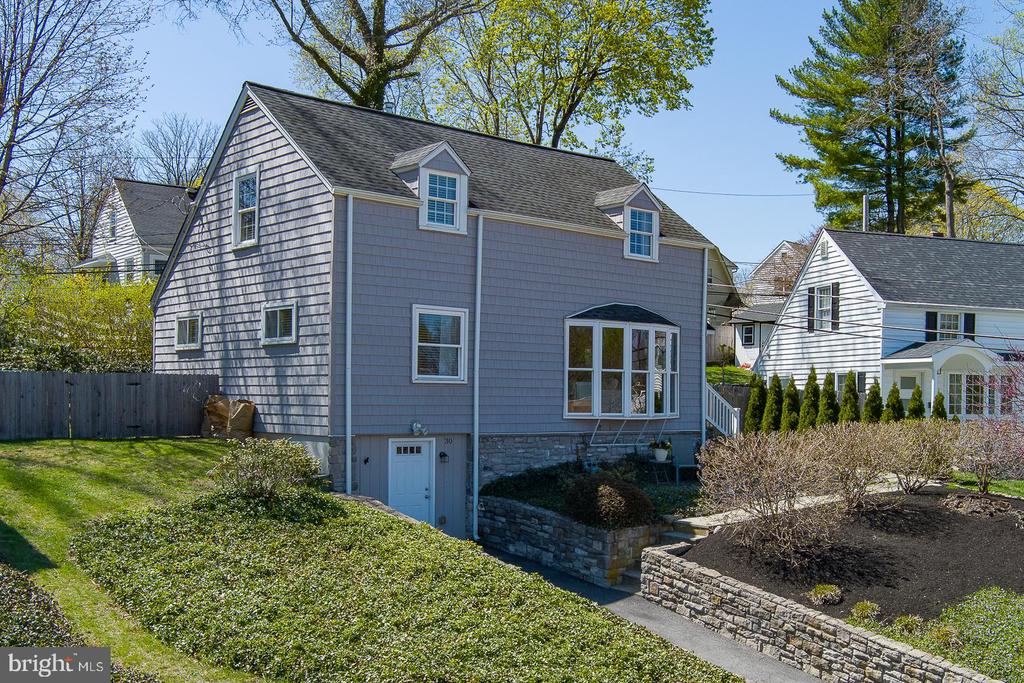 30 MIDLAND AVENUE