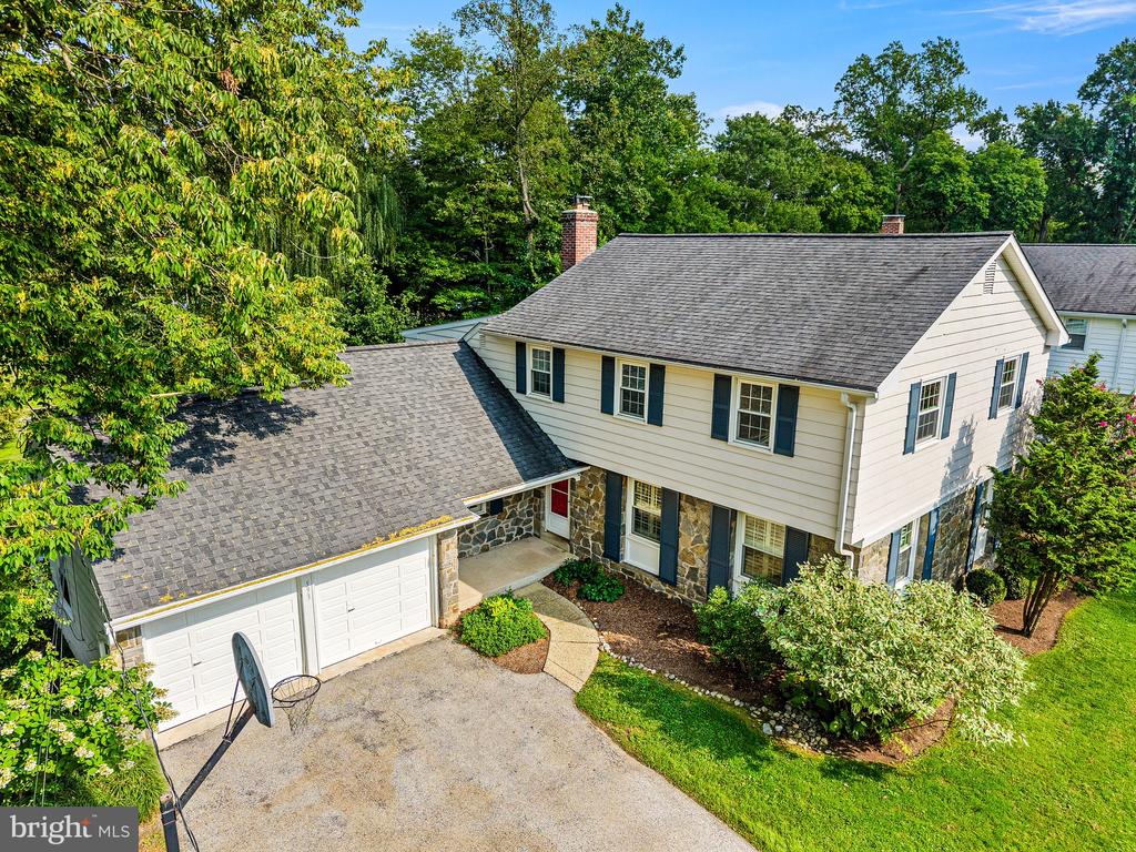 593 WATFORD LANE