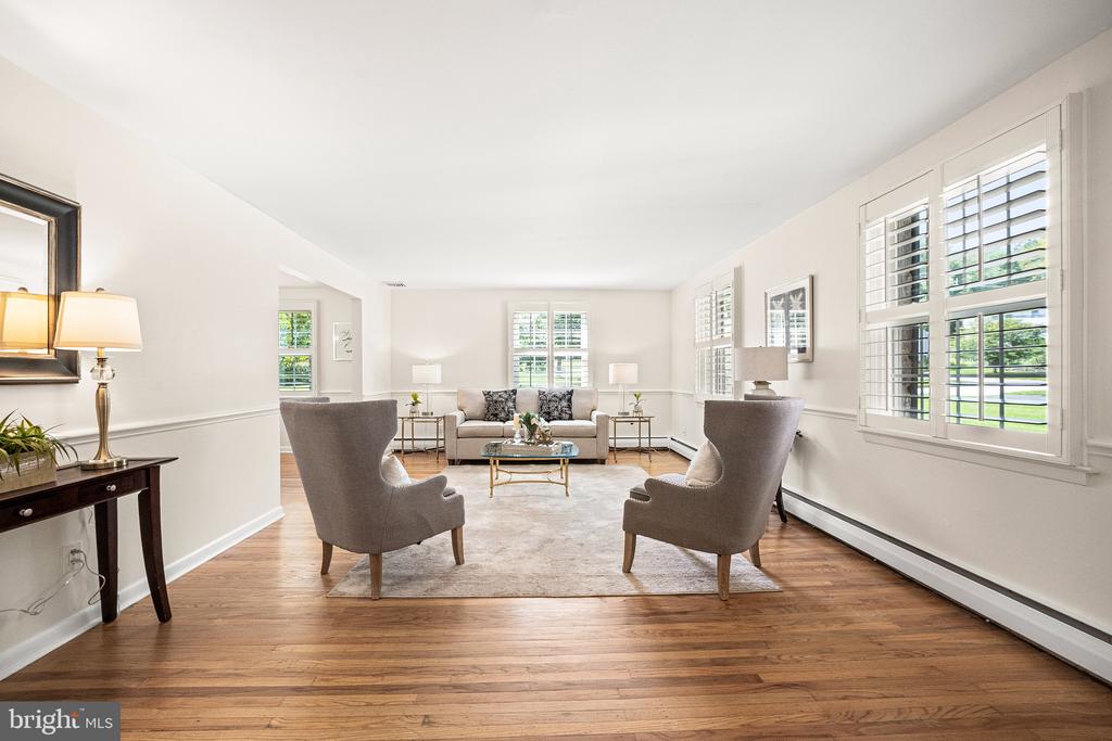 593 WATFORD LANE