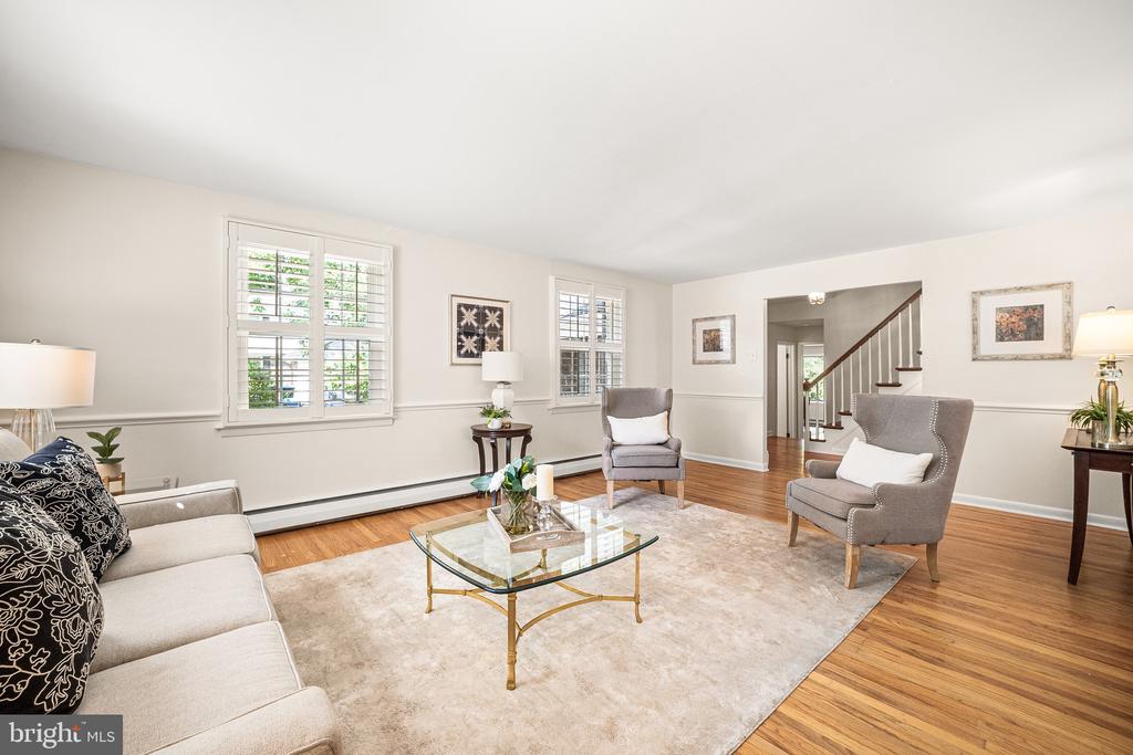 593 WATFORD LANE