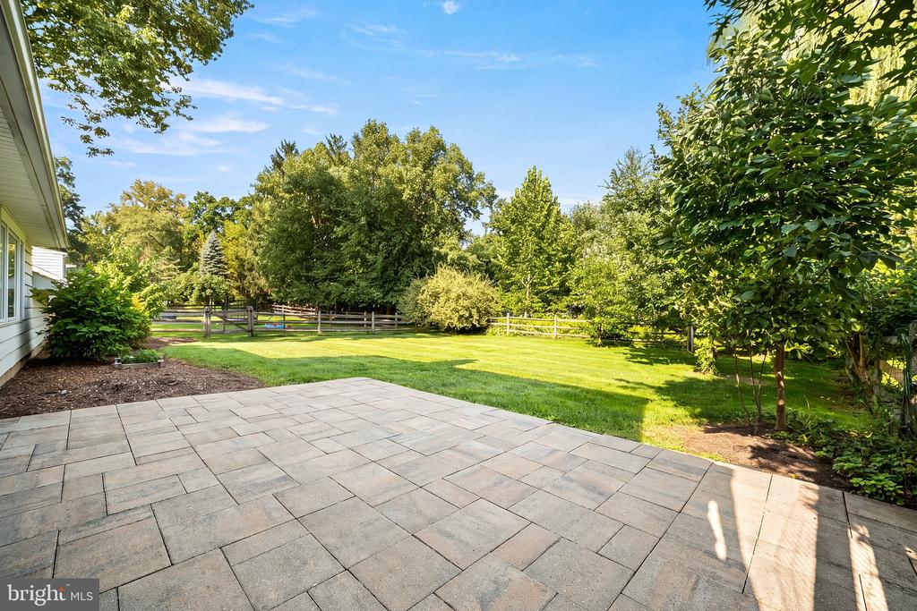 593 WATFORD LANE