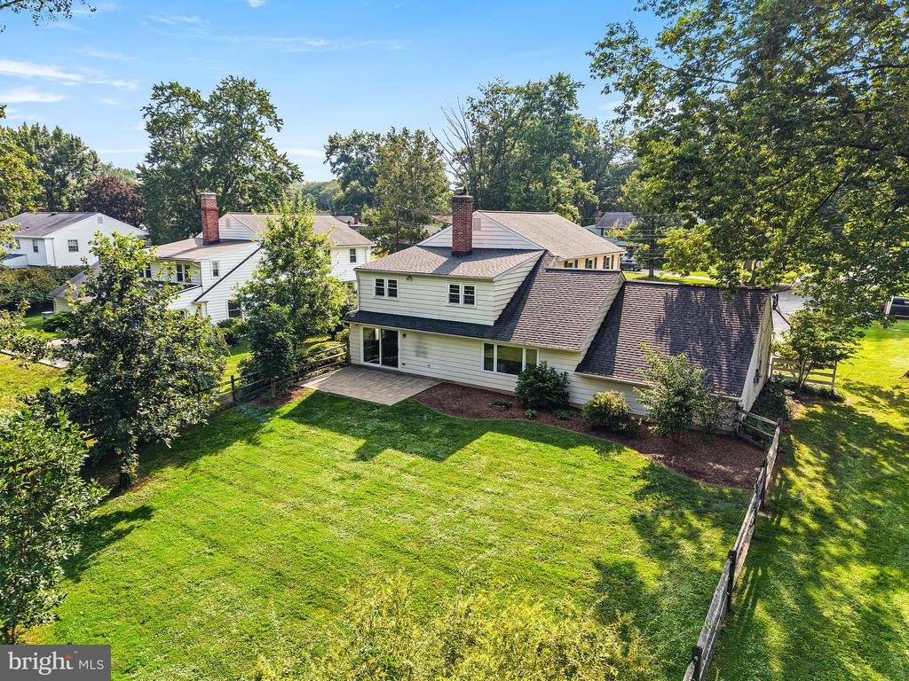 593 WATFORD LANE