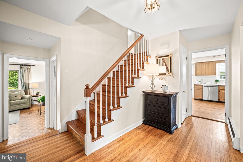 593 WATFORD LANE