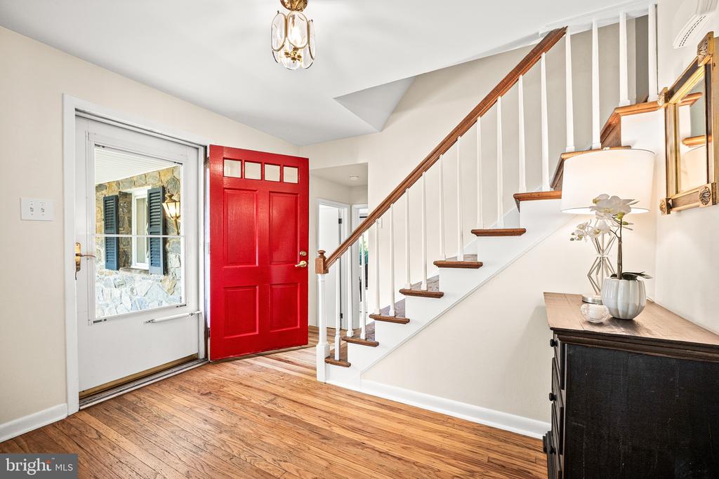 593 WATFORD LANE
