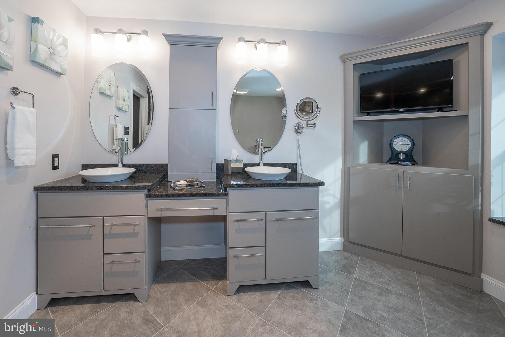 127 SPRINGTON MEWS CIRCLE