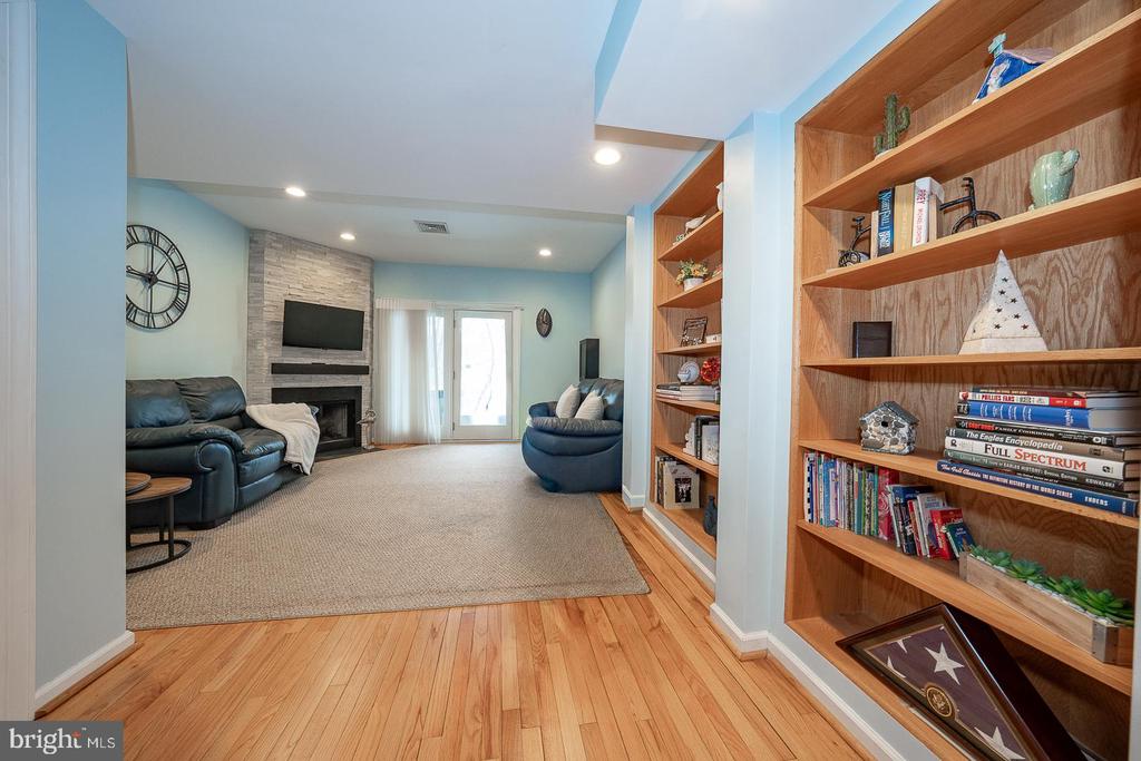 127 SPRINGTON MEWS CIRCLE
