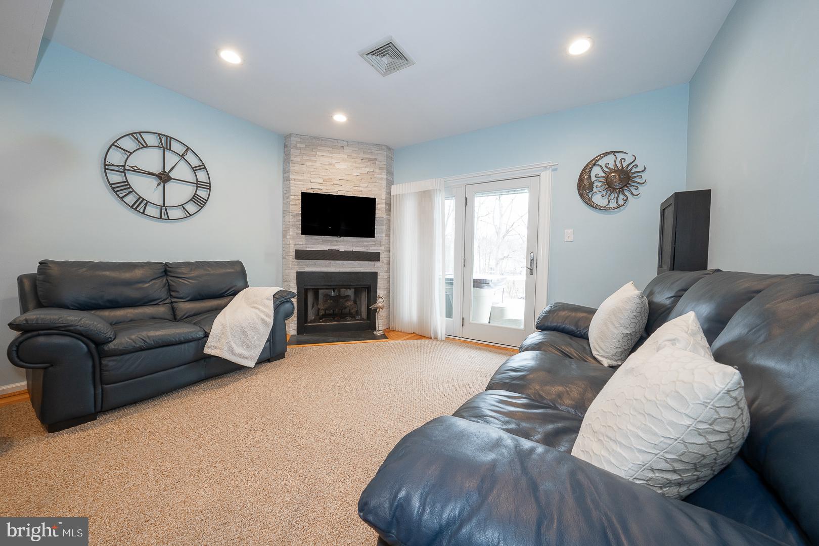 127 SPRINGTON MEWS CIRCLE