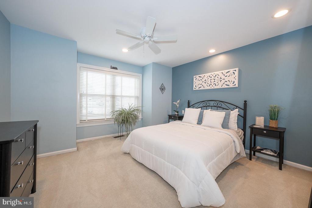 127 SPRINGTON MEWS CIRCLE