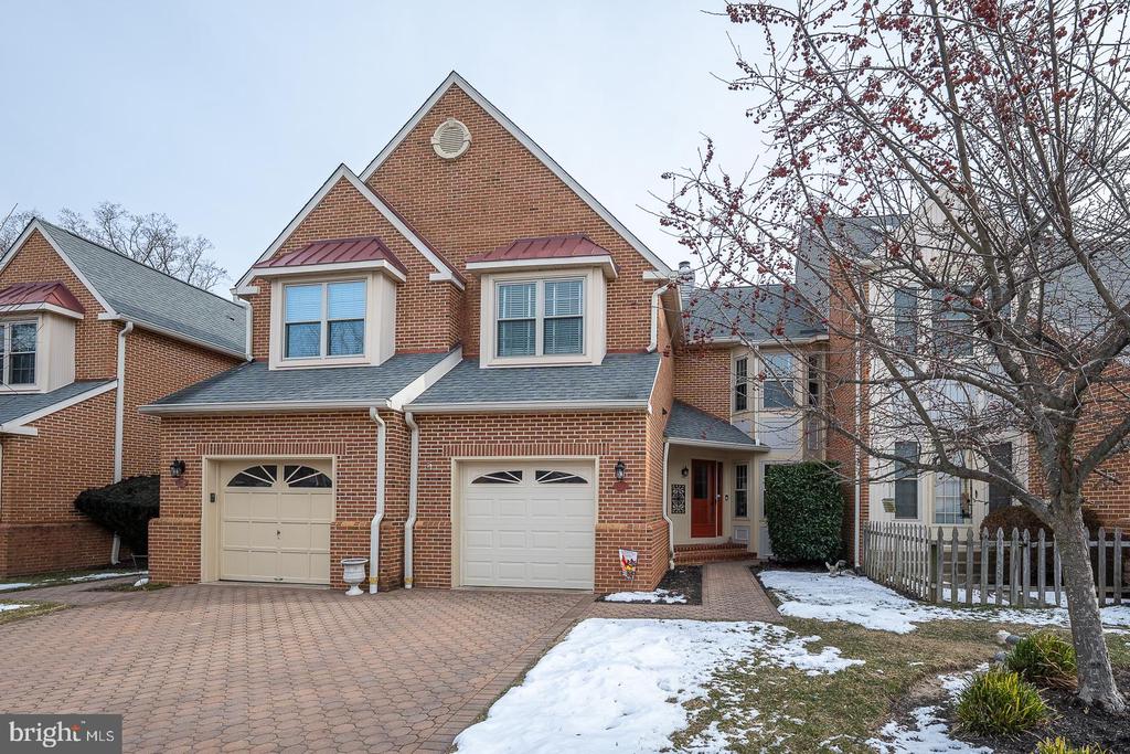 127 SPRINGTON MEWS CIRCLE