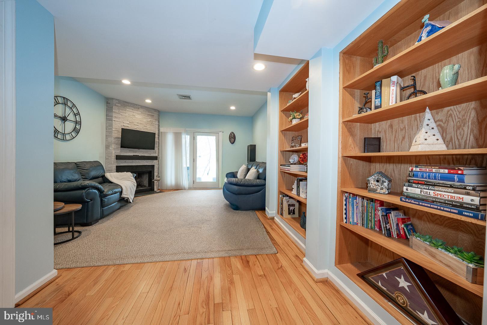 127 SPRINGTON MEWS CIRCLE