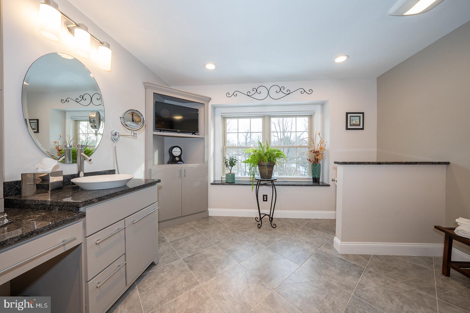 127 SPRINGTON MEWS CIRCLE