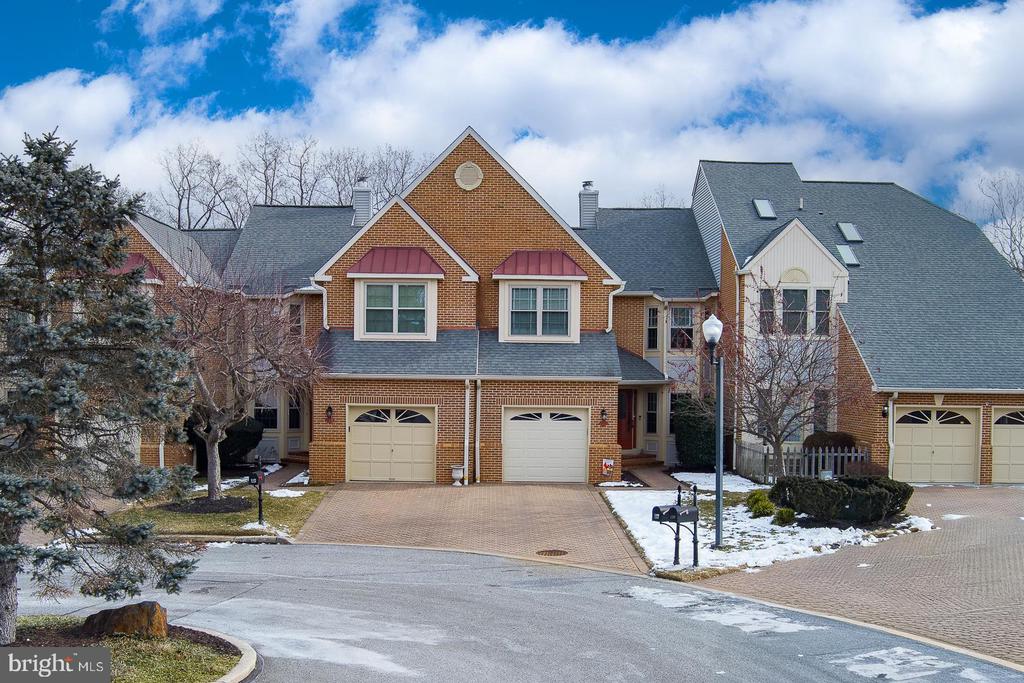 127 SPRINGTON MEWS CIRCLE