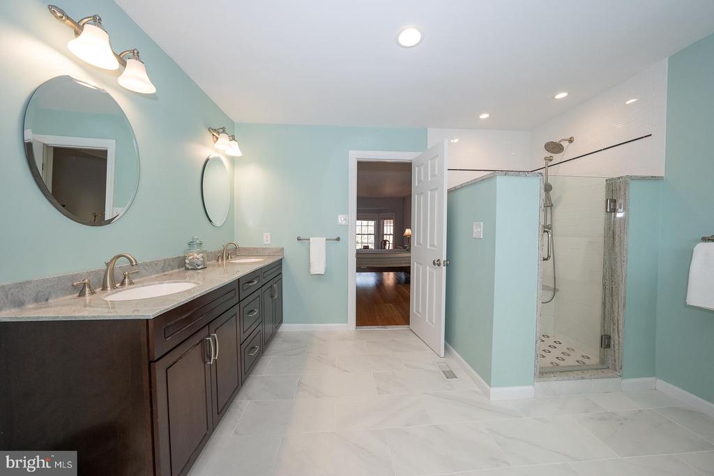 125 SPRINGTON MEWS CIRCLE