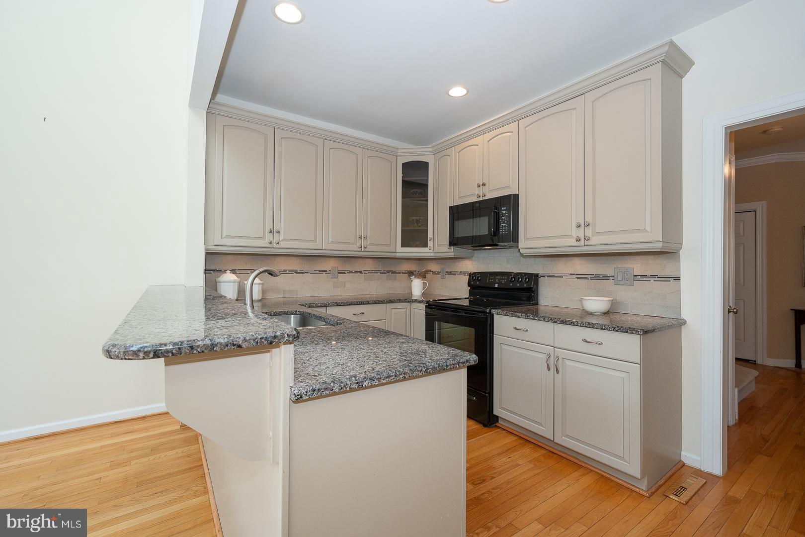 125 SPRINGTON MEWS CIRCLE