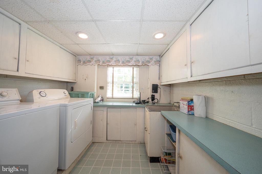 302 EARLES LANE