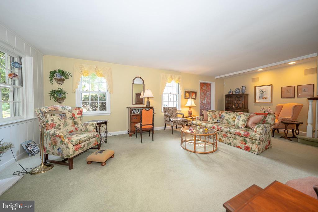 302 EARLES LANE