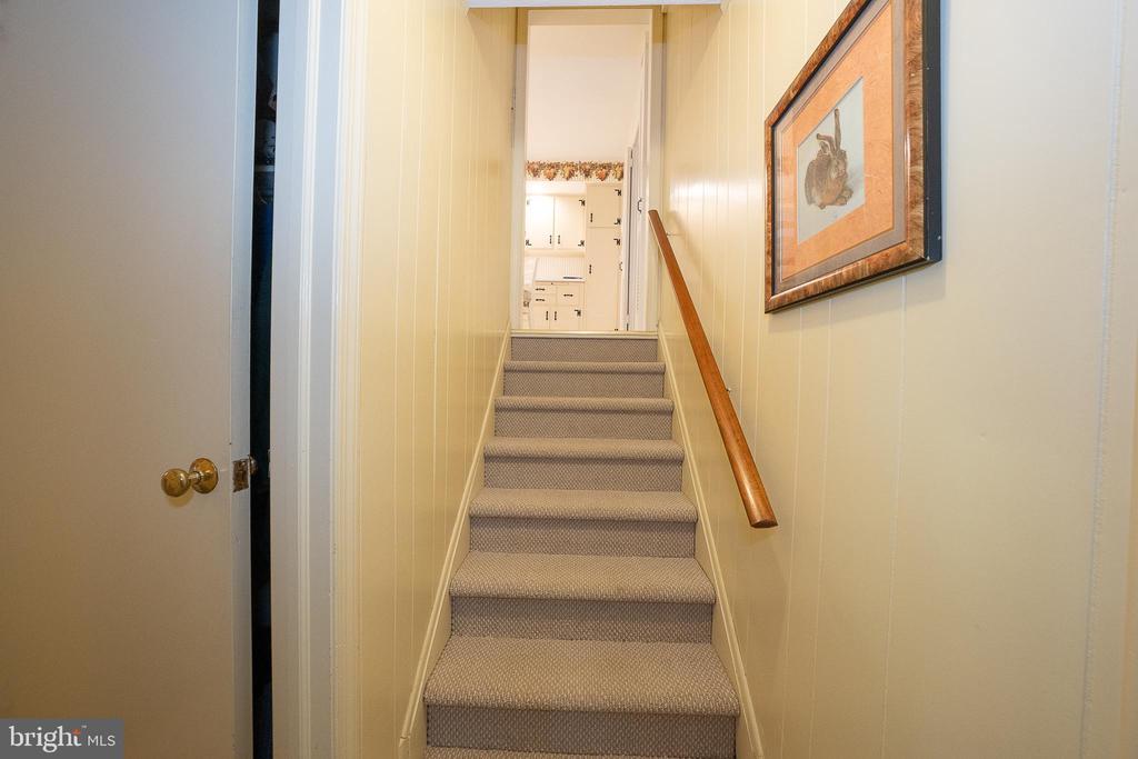 302 EARLES LANE