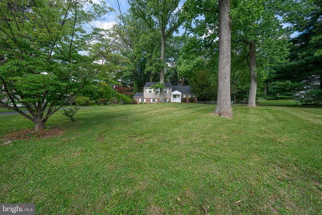 302 EARLES LANE