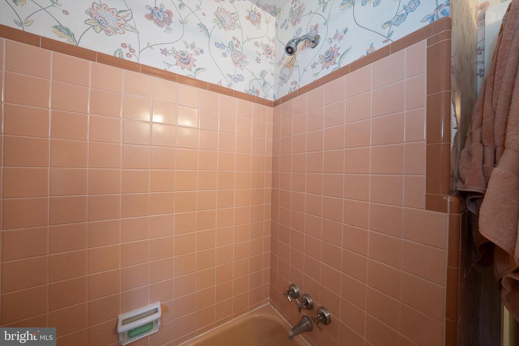 302 EARLES LANE