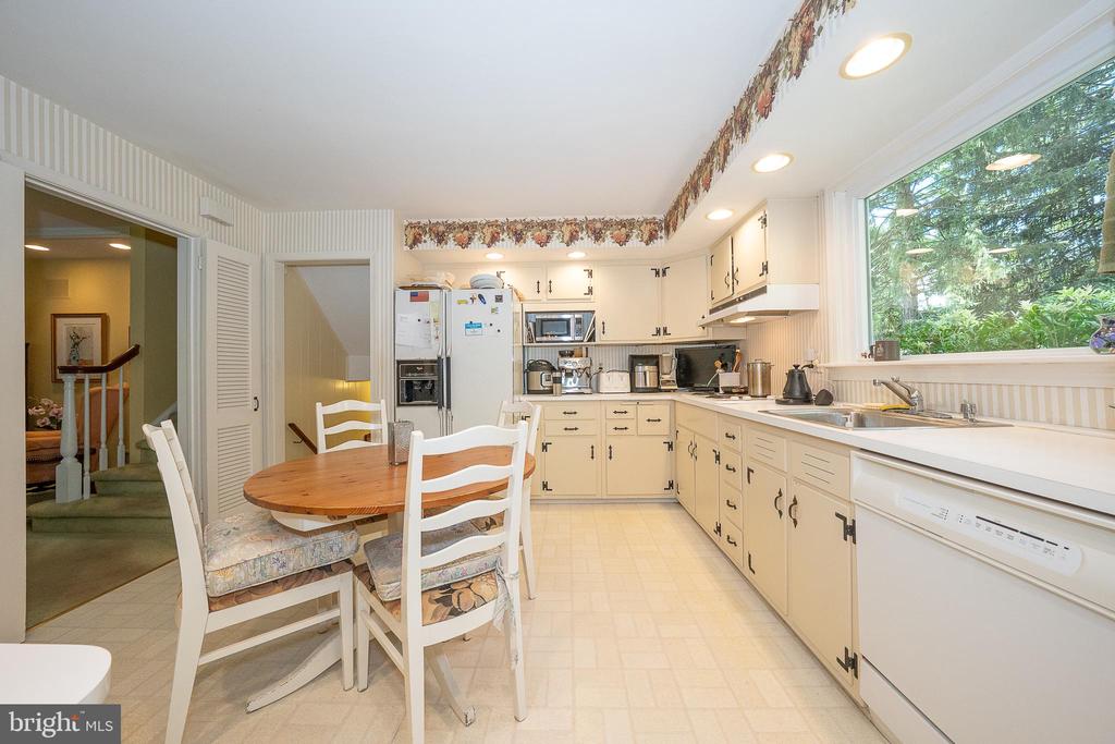 302 EARLES LANE