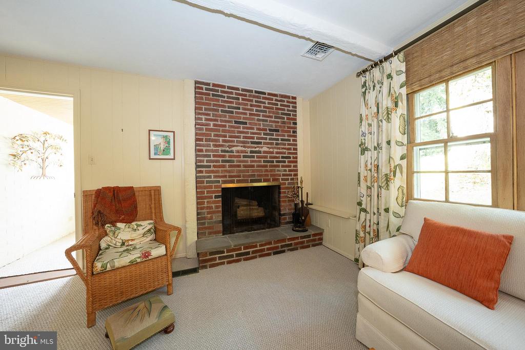 302 EARLES LANE