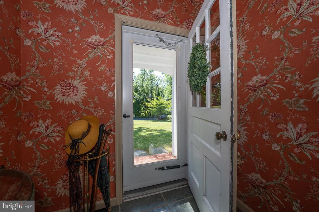 302 EARLES LANE