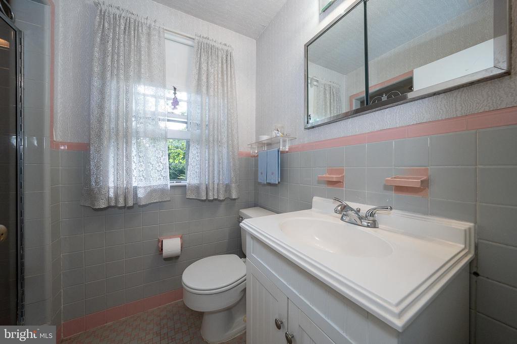 302 EARLES LANE