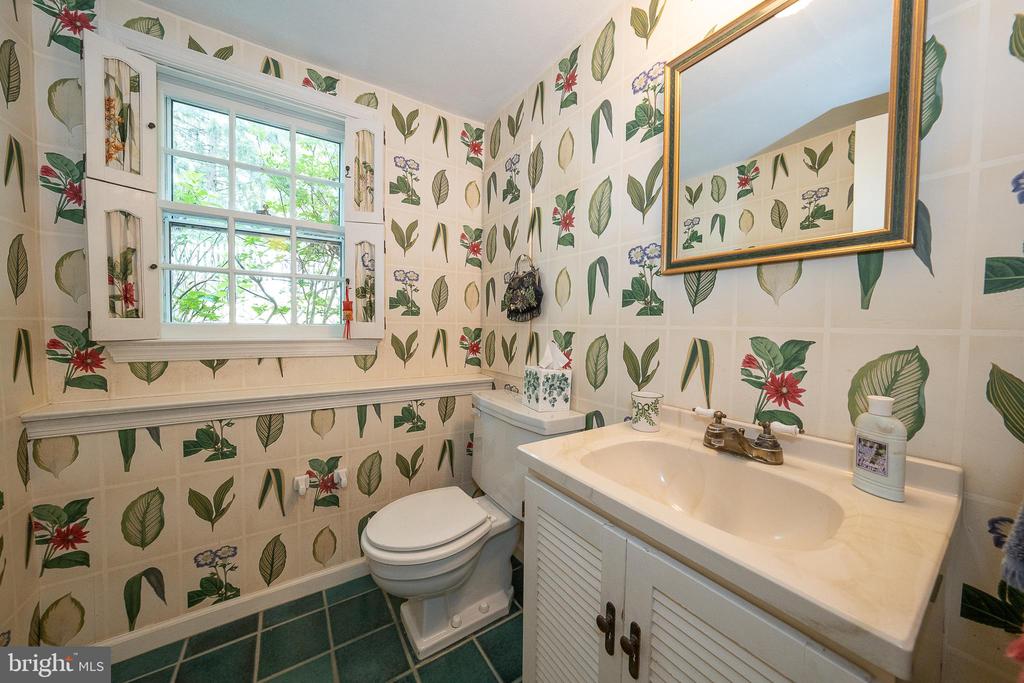 302 EARLES LANE