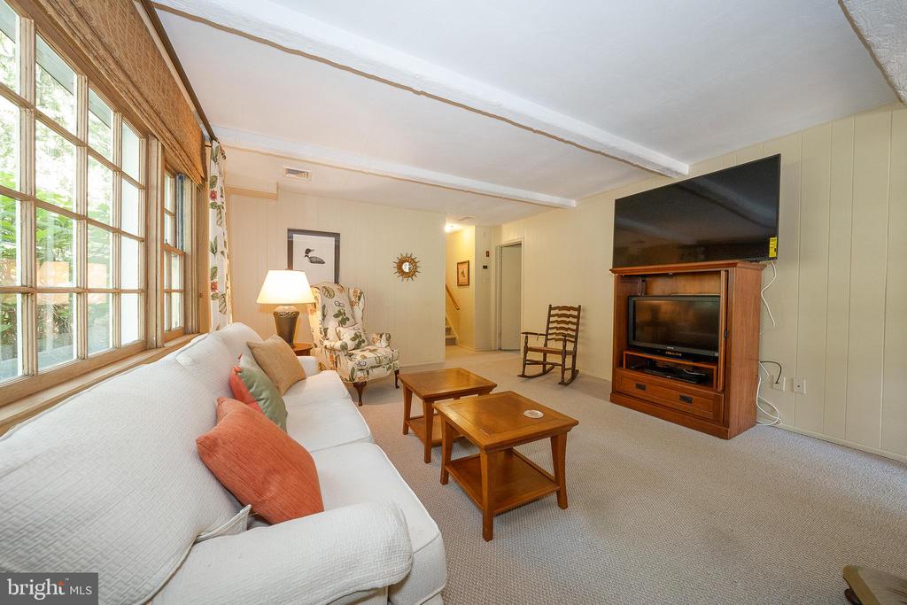 302 EARLES LANE
