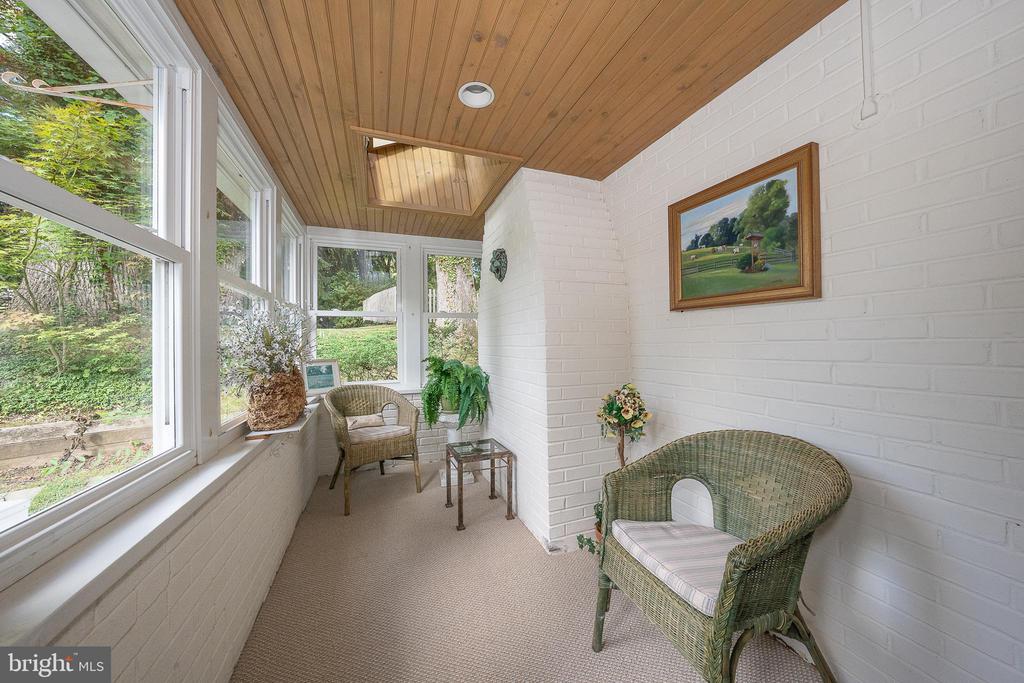 302 EARLES LANE