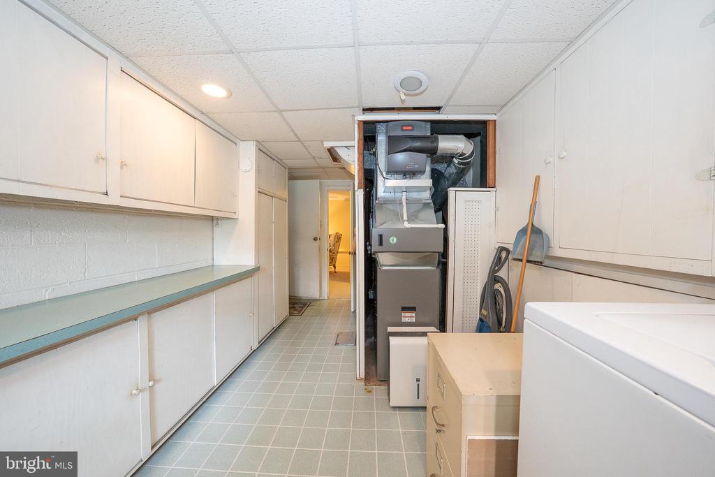 302 EARLES LANE