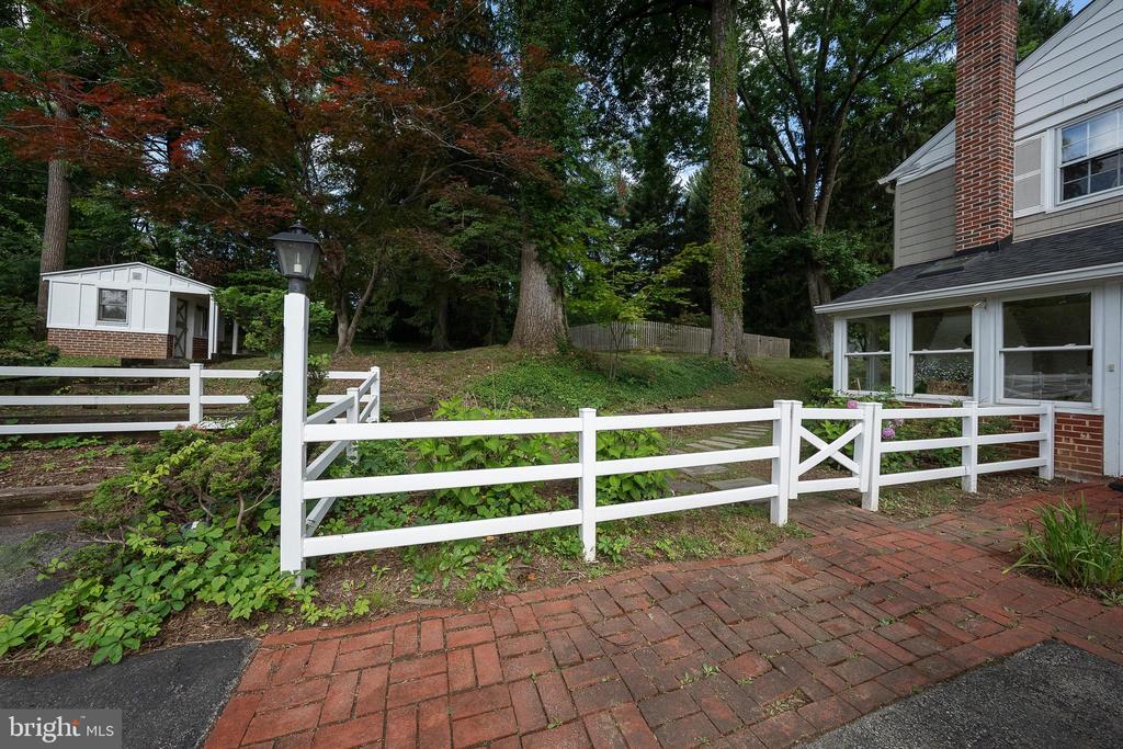 302 EARLES LANE