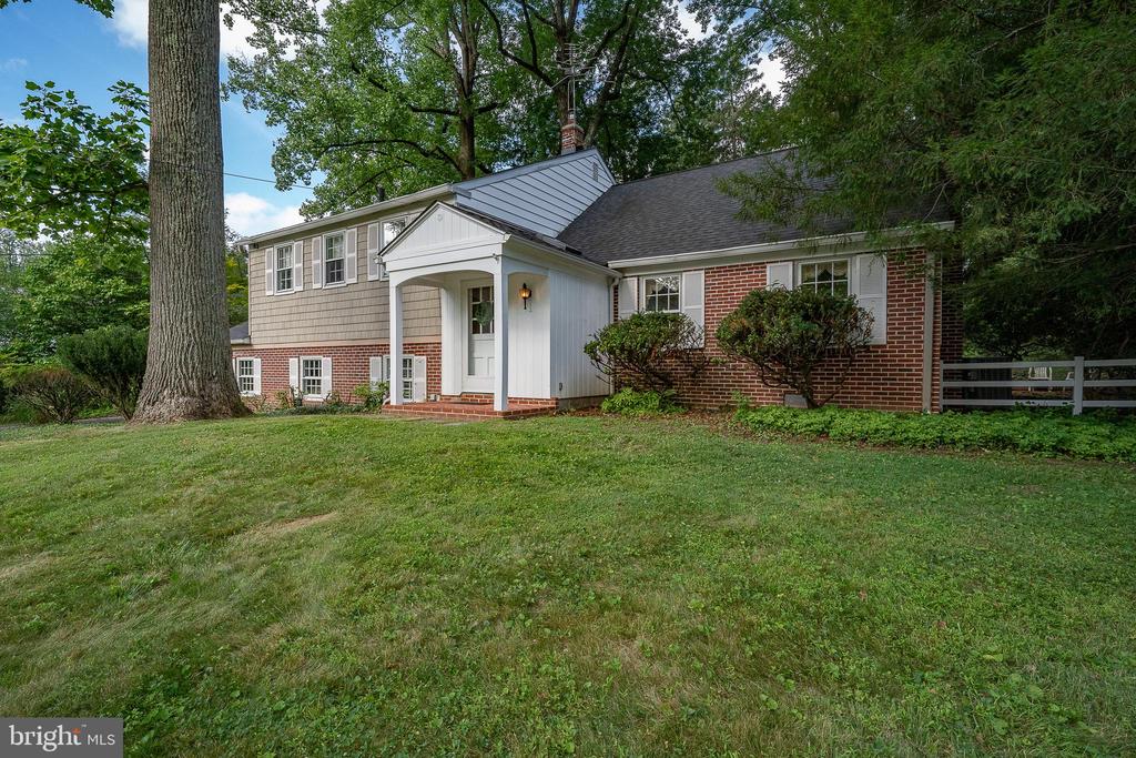 302 EARLES LANE