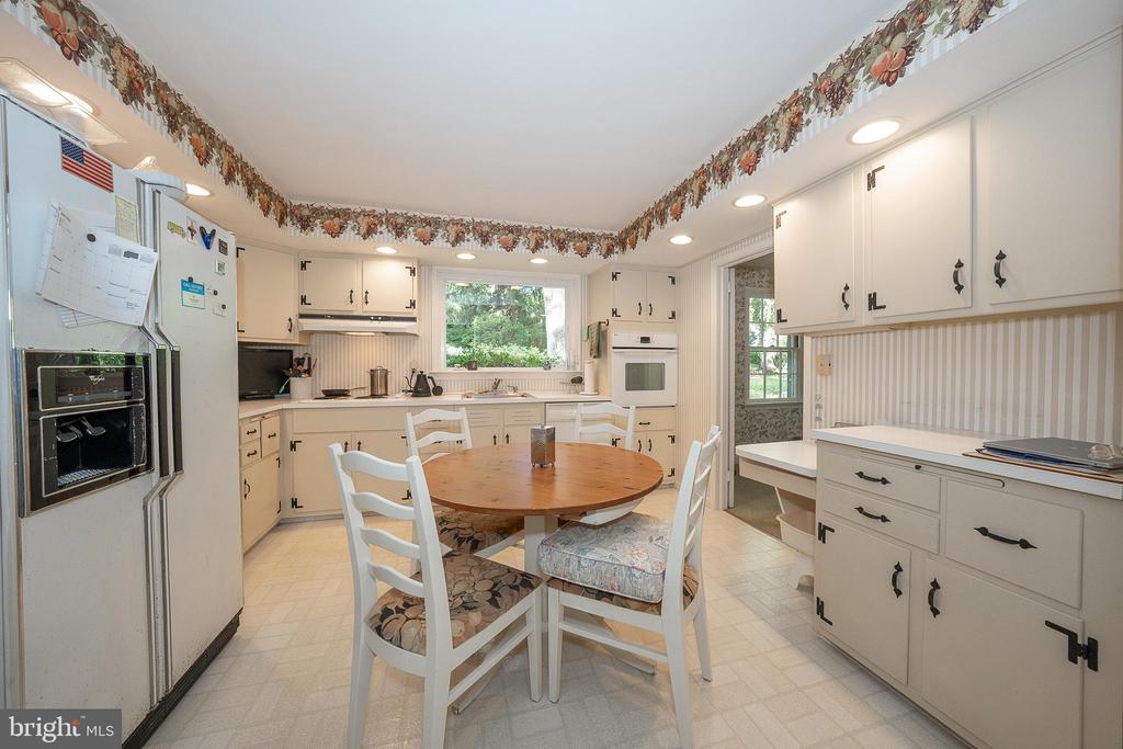 302 EARLES LANE