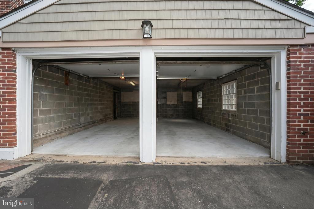 302 EARLES LANE