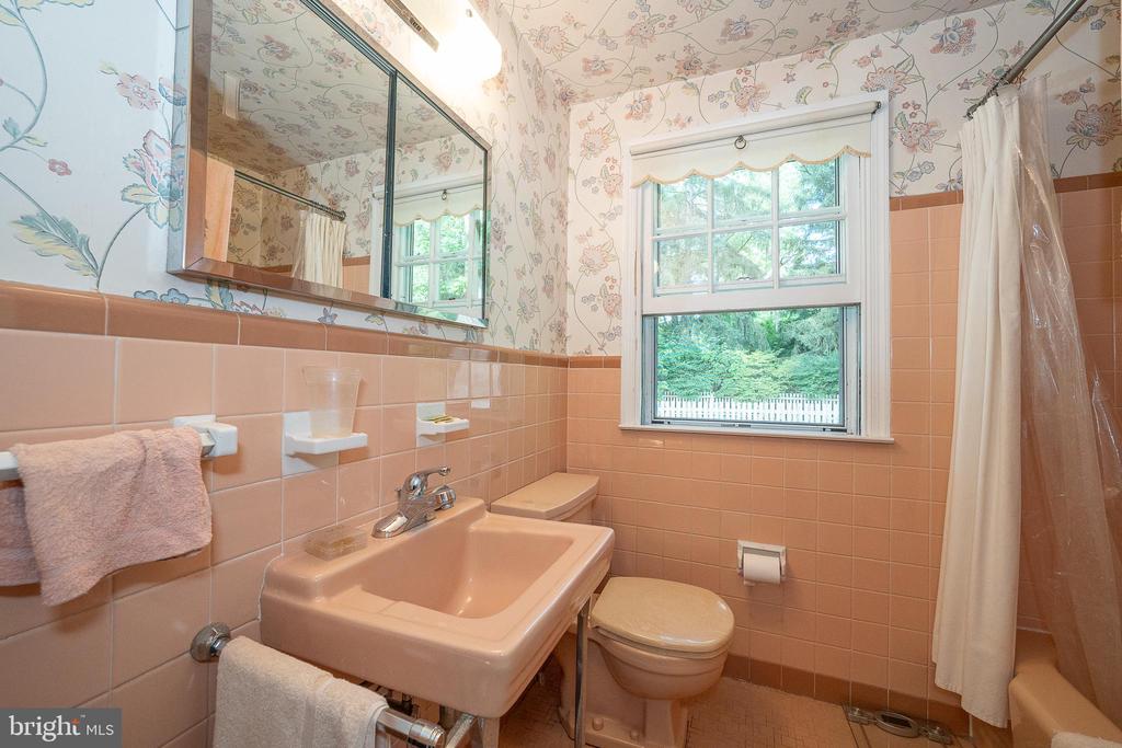 302 EARLES LANE