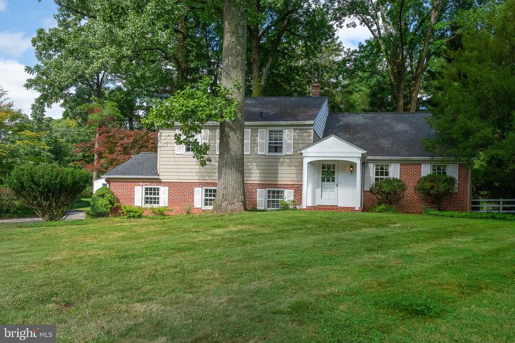 302 EARLES LANE