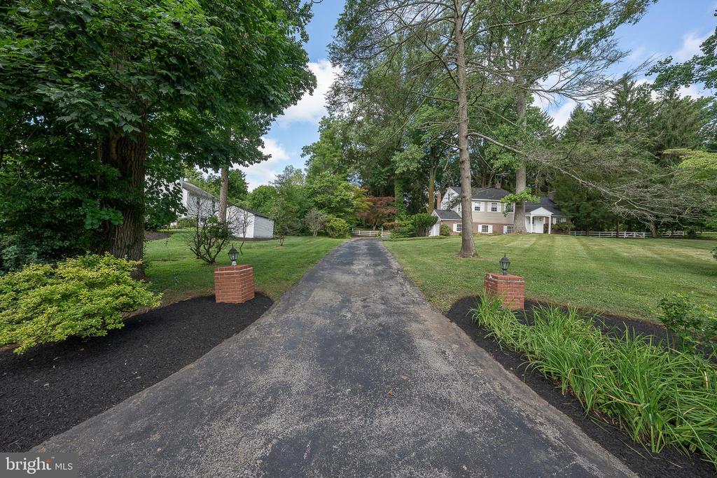 302 EARLES LANE