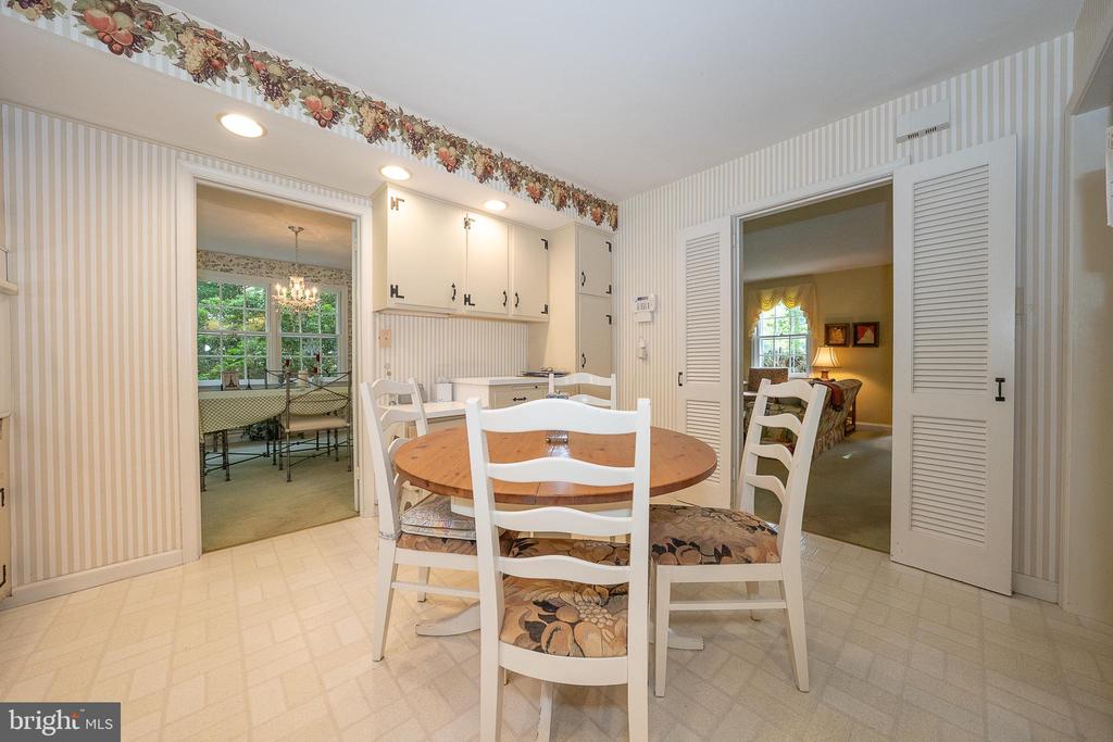 302 EARLES LANE