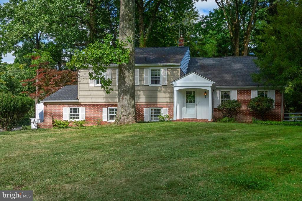 302 EARLES LANE