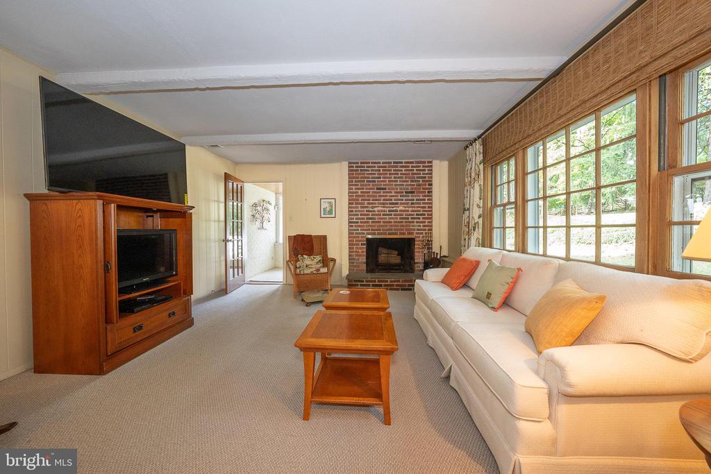 302 EARLES LANE