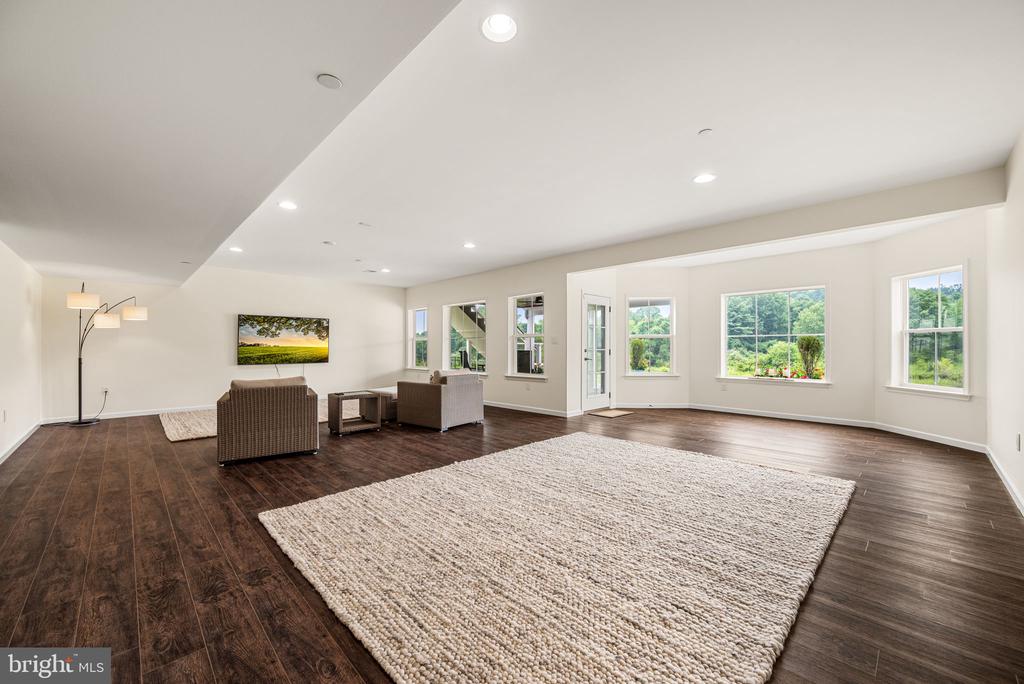 113 PARKVIEW WAY
