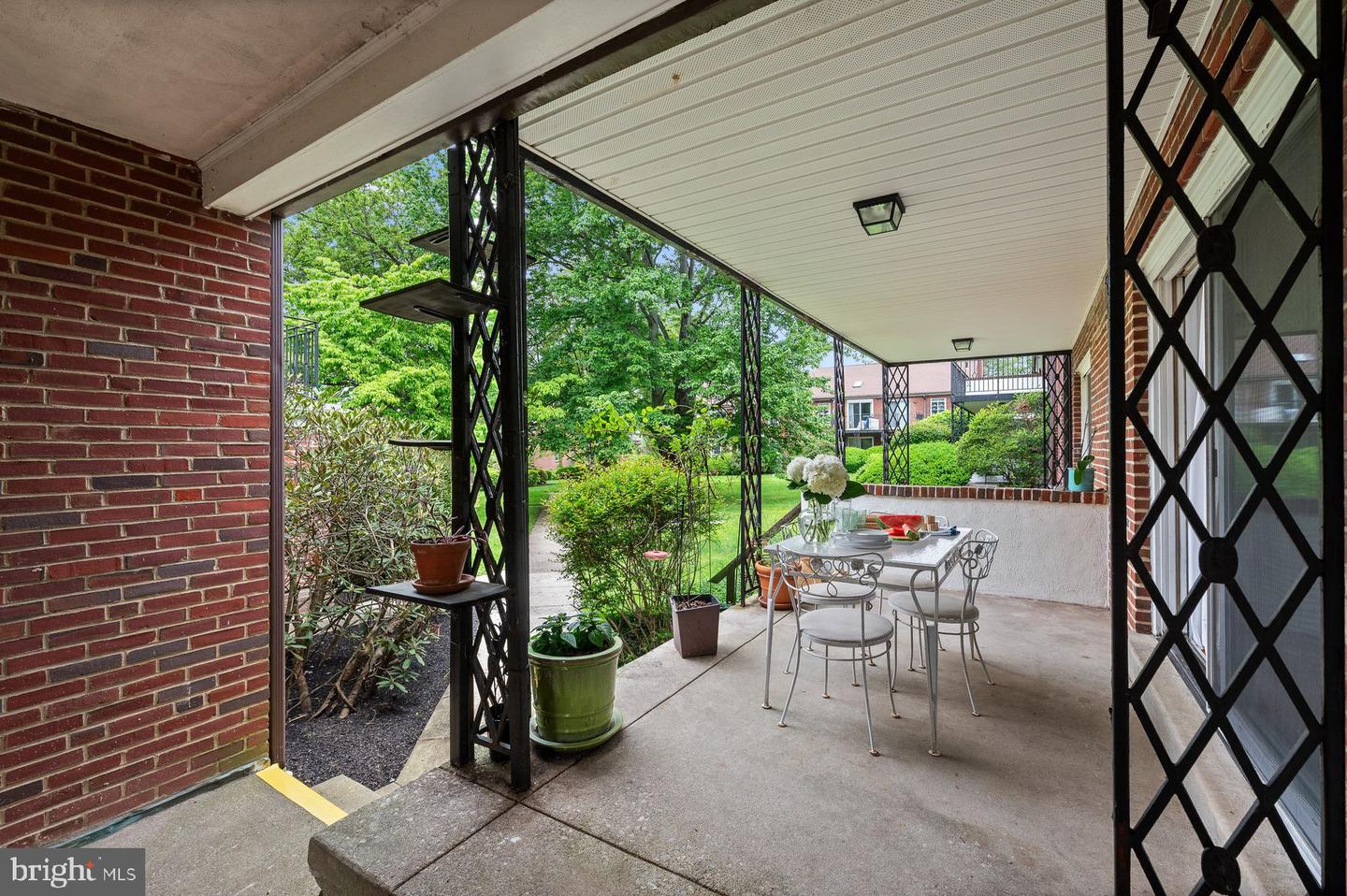 922 Montgomery Ave #E2