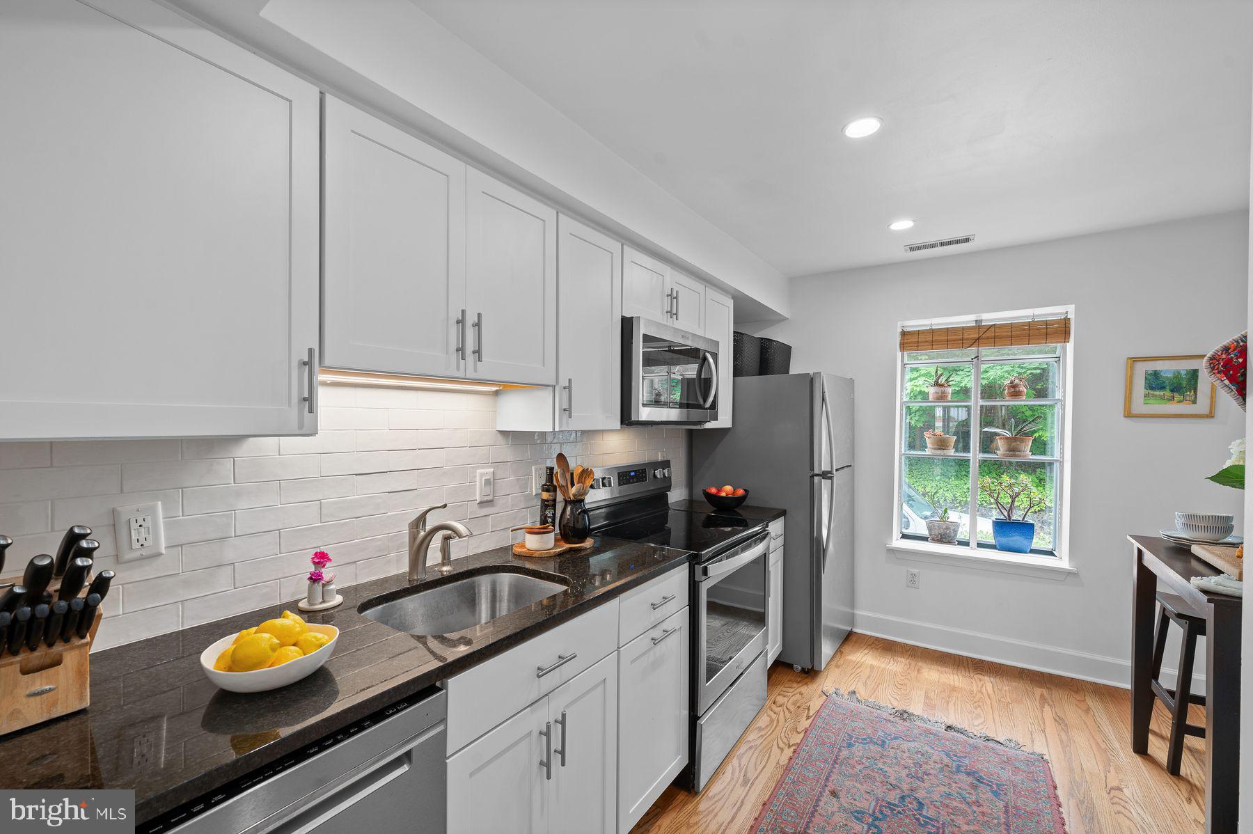 922 Montgomery Ave #E2