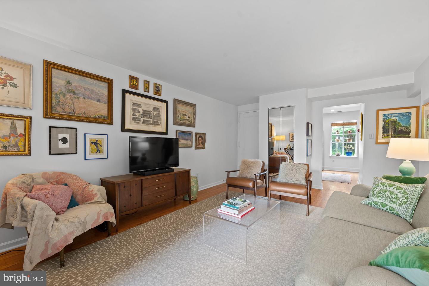 922 Montgomery Ave #E2