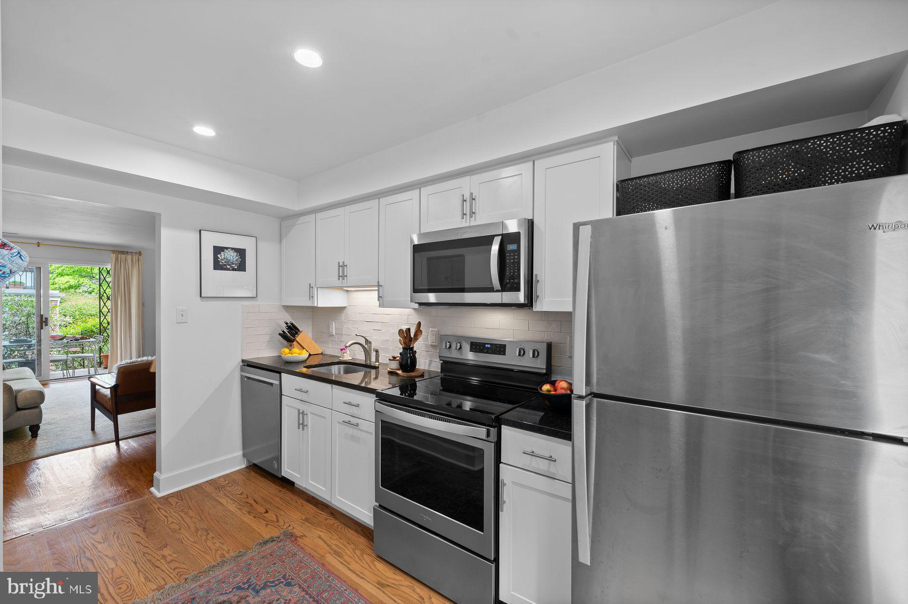 922 Montgomery Ave #E2